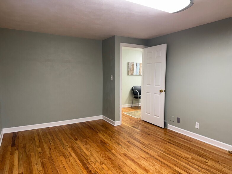 More Photos Of 3122 Carson Ave, Murrysville Office For Lease