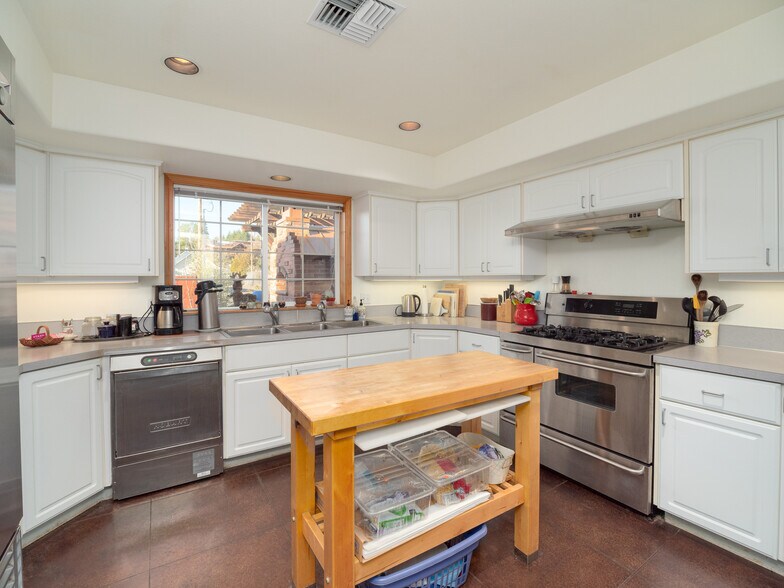More Photos Of 345 1st St, Elkton Winery Vineyard For Sale