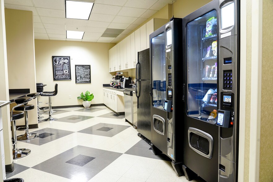 More Photos Of 1333 W McDermott Dr, Allen Office For Lease