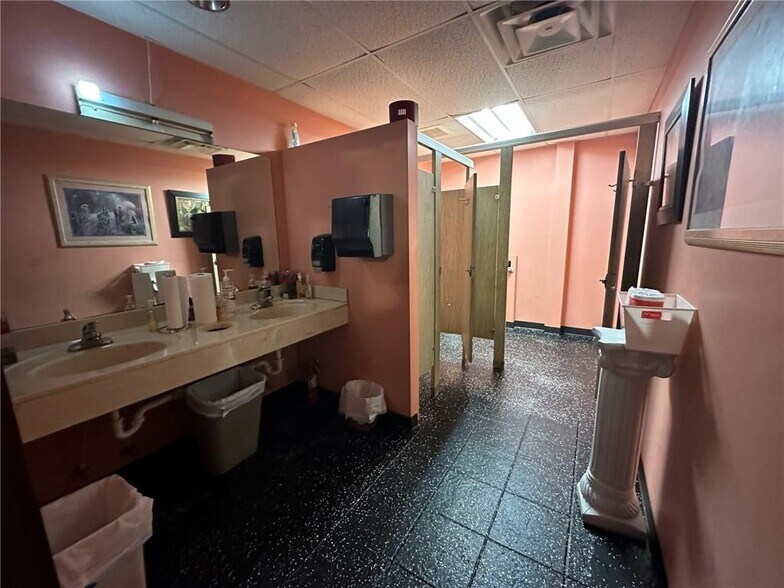 More Photos Of 12 Cottonton Rd, Pittsview Restaurant For Sale