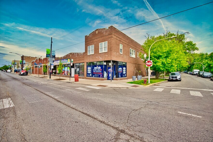 More Photos Of 3034-3040 W Montrose Ave, Chicago Apartments For Sale