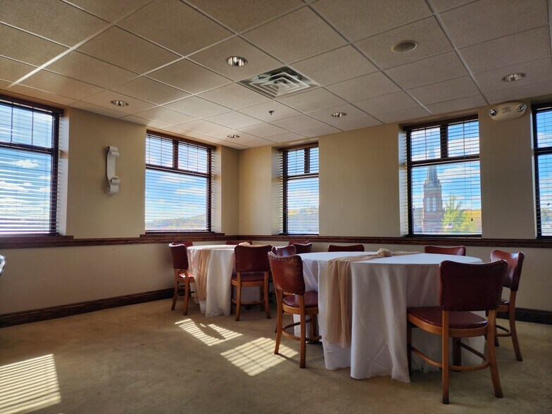 More Photos Of 19 E Washington St, New Castle Loft Creative Space For Lease