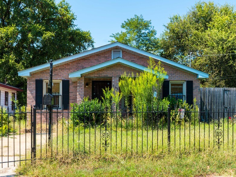 More Photos Of , Montgomery Specialty For Sale