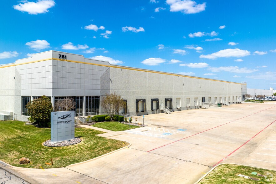 More Photos Of 700 Eight Twenty Blvd, Fort Worth Unknown For Lease