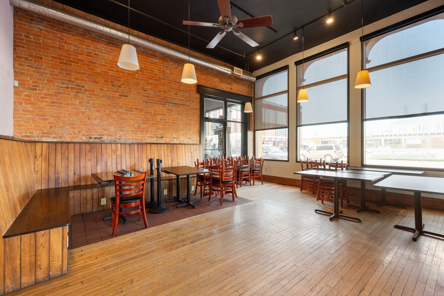 More Photos Of 108 S Walnut St, Muncie Office For Sale