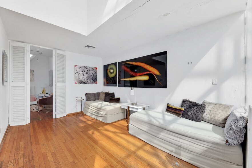 More Photos Of 410 E 6th St, Austin Storefront Retail Residential For Lease