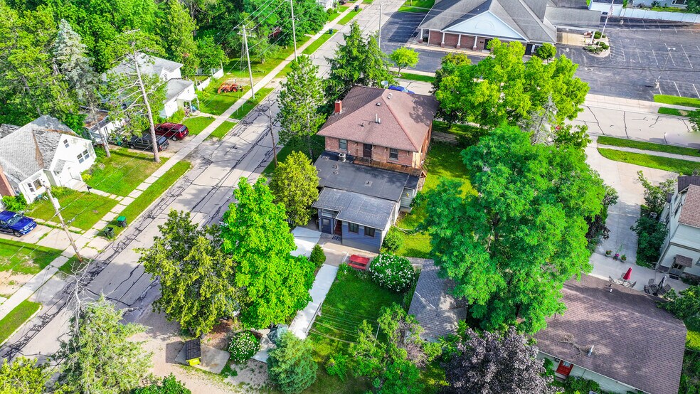 More Photos Of 109 W Lake St, Waupaca Healthcare For Sale