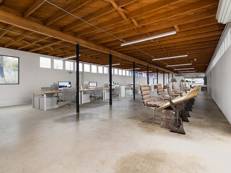 More Photos Of 805 E El Segundo Blvd, El Segundo Showroom For Sale