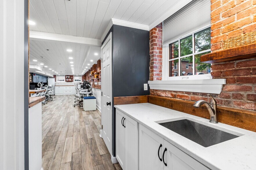 More Photos Of 19-23 Pleasant St, Newburyport Office For Sale