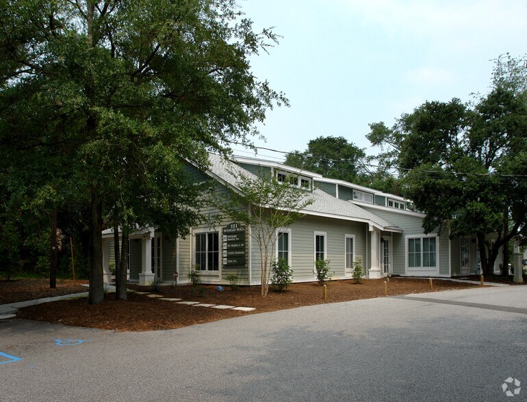 More Photos Of 321 Wingo Way, Mount Pleasant Office For Lease