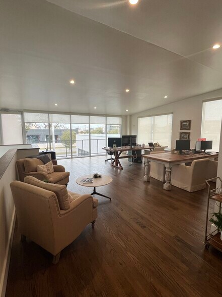 More Photos Of 2247 Sylvan Ave, Dallas Office For Sale