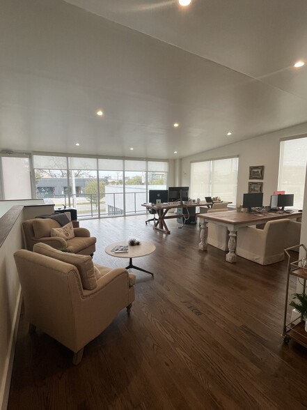 More Photos Of 2247 Sylvan Ave, Dallas Office For Sale