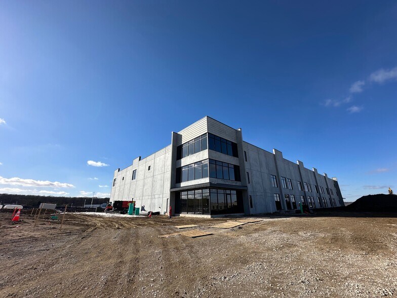 More Photos Of 6001 Thornton Ave, Des Moines Industrial For Lease