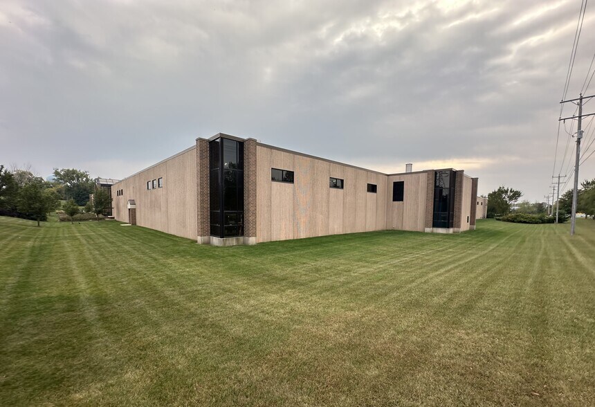 More Photos Of 7200 S 1st St, Oak Creek Manufacturing For Lease