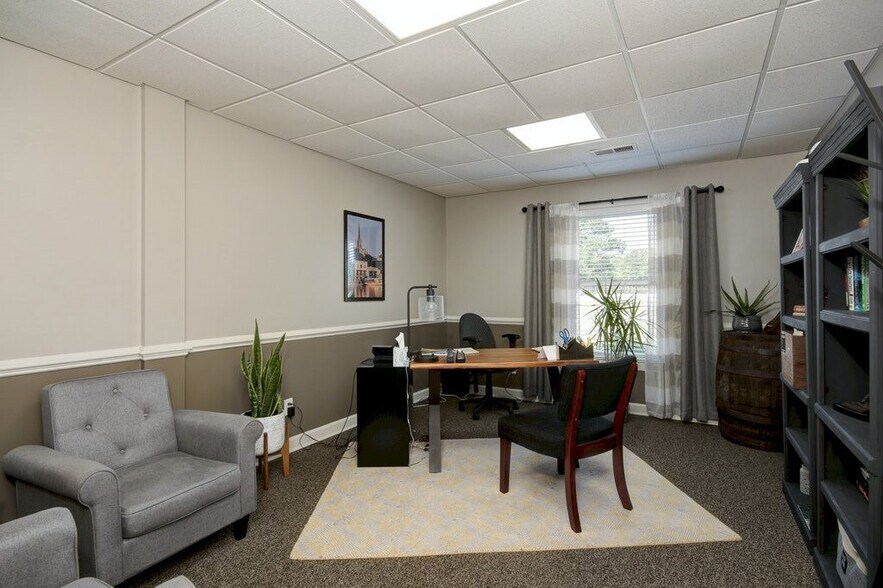 More Photos Of 190 Campground Rd, Selma Office For Lease