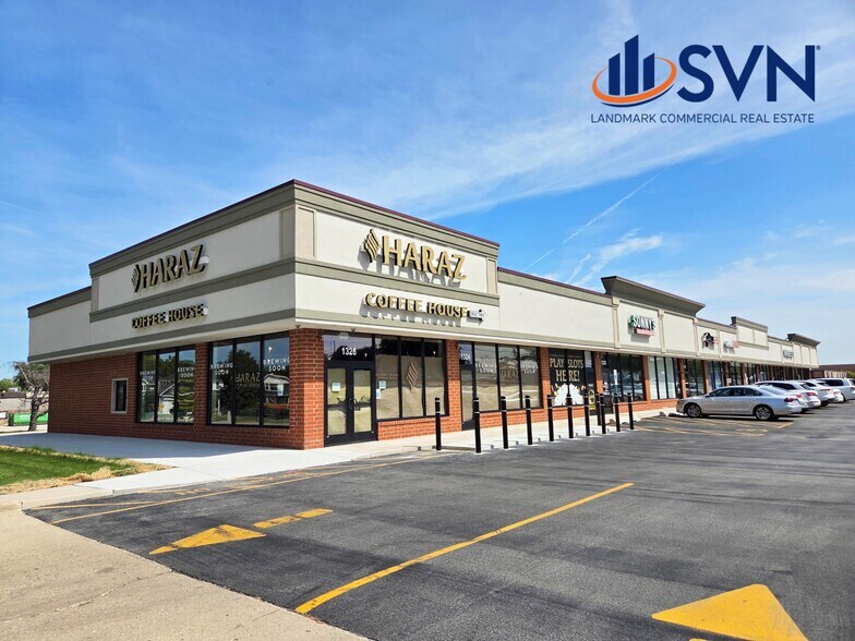 More Photos Of 1300-1326 Lake St, Roselle Unknown For Lease