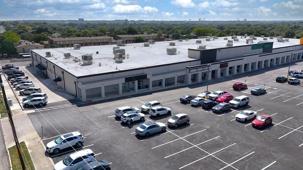 More Photos Of 7142 San Pedro Ave, San Antonio Unknown For Lease