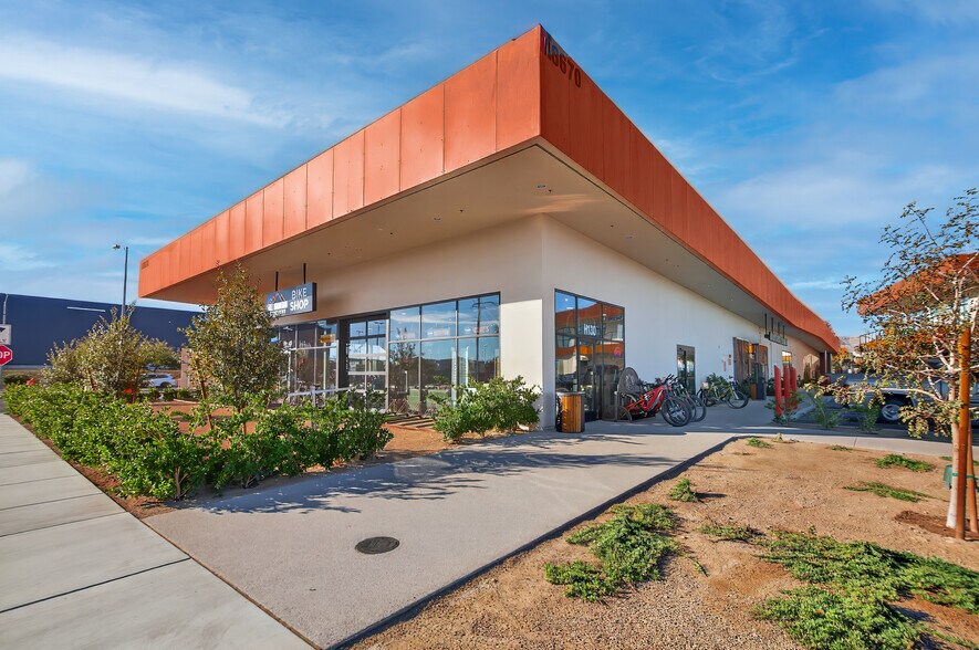 More Photos Of 8670 W Sunset Rd, Las Vegas General Retail For Sale