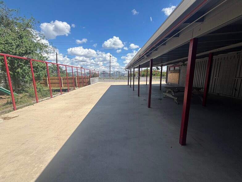 More Photos Of 13525 Wetmore Rd, San Antonio Restaurant For Lease