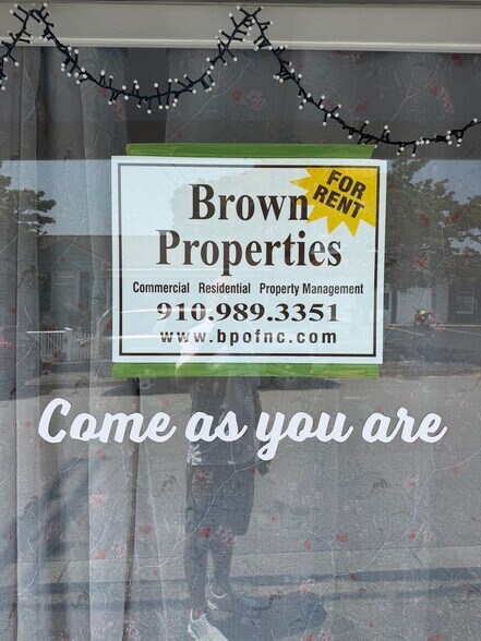 More Photos Of 205-207 Main St, Swansboro Storefront For Lease