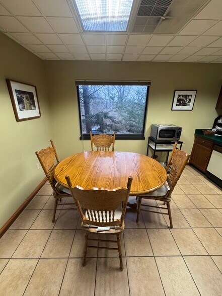 More Photos Of 7086 Corporate Way, Dayton Office For Lease
