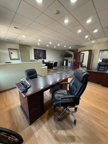 More Photos Of 16612 W 159th St, Lockport Office For Sale