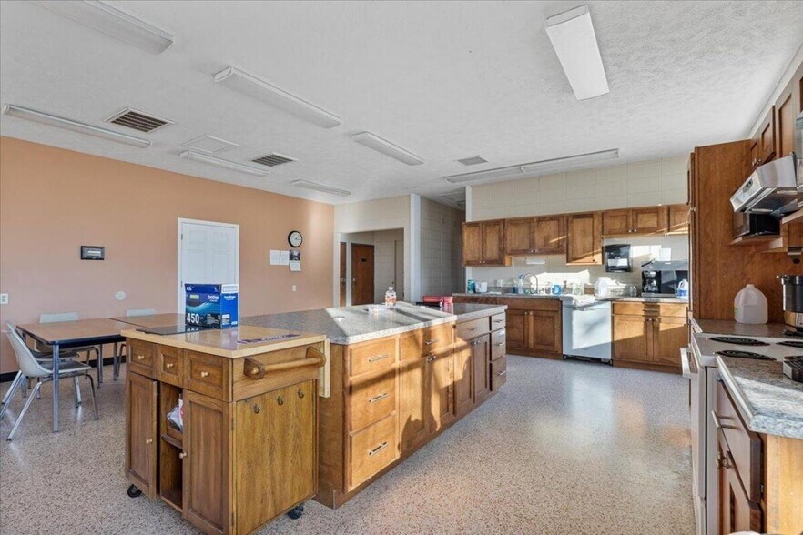 More Photos Of 21551 270th St, Mc Clelland Office For Sale