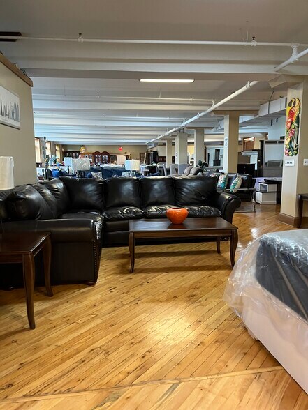 More Photos Of 36 W Downer Pl, Aurora Storefront For Lease