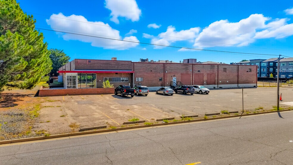 More Photos Of 3880 Holly St, Denver Warehouse For Sale