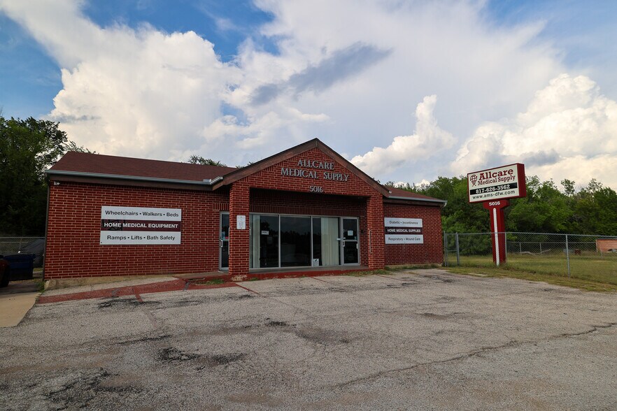 More Photos Of 5016 Jacksboro Hwy, Fort Worth Freestanding For Sale