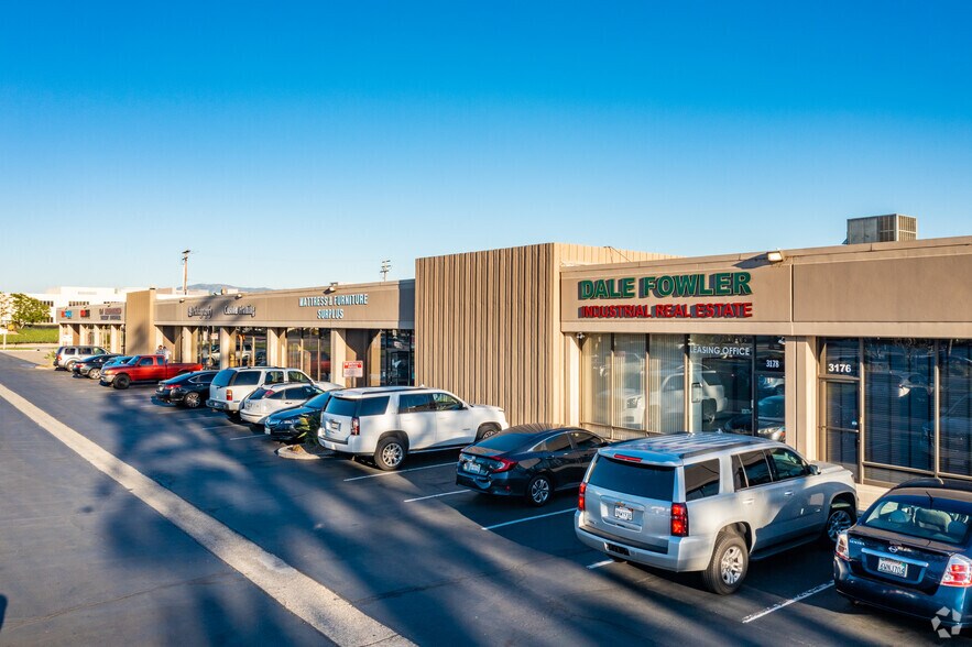 More Photos Of 3170-3198 E La Palma Ave, Anaheim Showroom For Lease