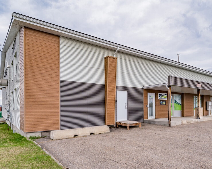 Primary Photo Of 763 Rue D'alma, Chicoutimi Office For Sale