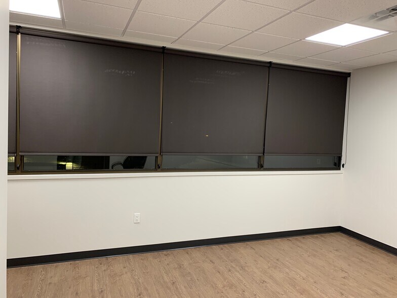 More Photos Of 73 7 St SE, Medicine Hat Office For Lease