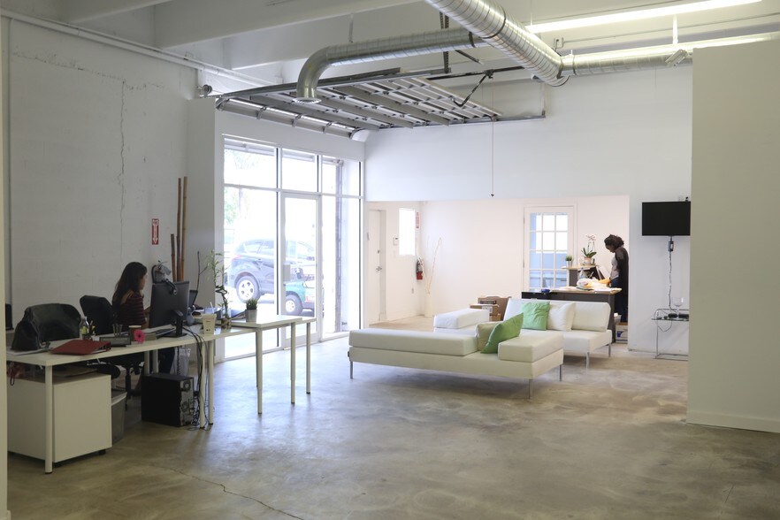 More Photos Of 1600-1622 NE 205th Ter, Miami Unknown For Lease