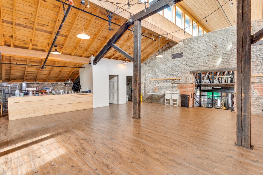 More Photos Of 1791 Reggie White Blvd, Chattanooga Restaurant For Lease