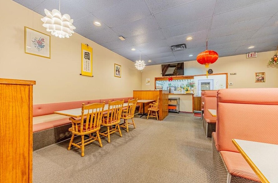 More Photos Of 34 Athabasca Av, Devon Storefront For Sale