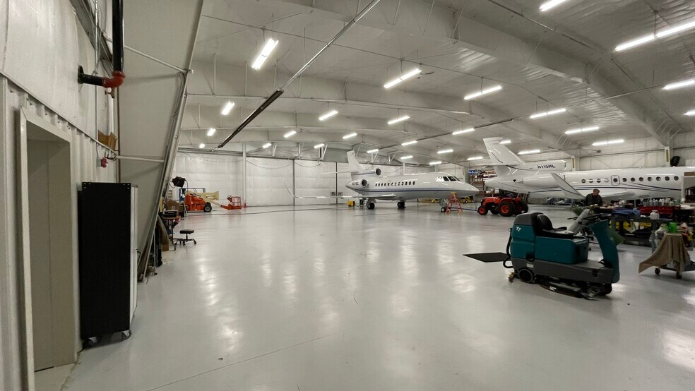 More Photos Of 14895 Pioneer Trail, Eden Prairie Airplane Hangar For Lease