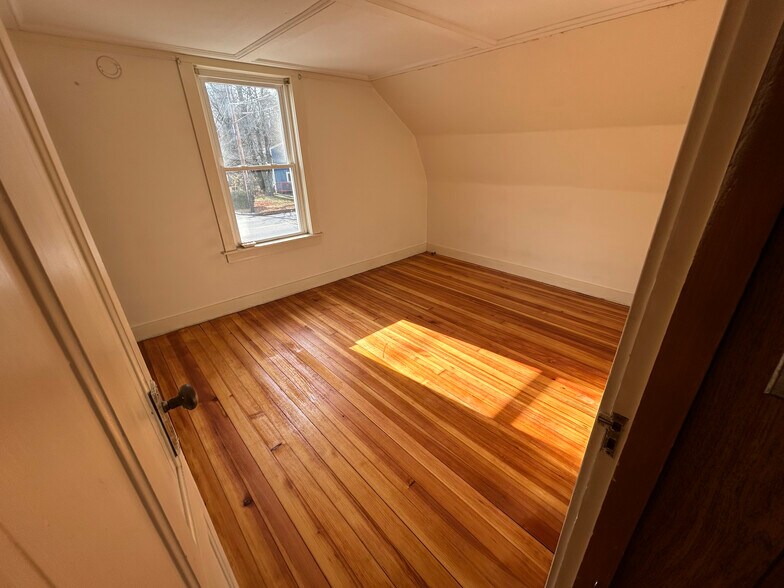 More Photos Of 35 Bath Rd, Brunswick Multifamily For Sale