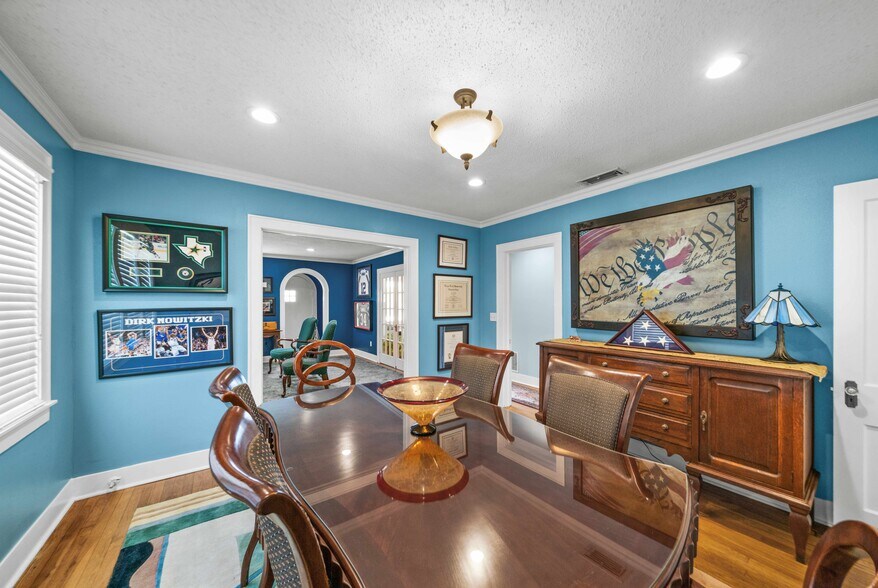 More Photos Of 209 S Main St, Lindale Loft Creative Space For Sale