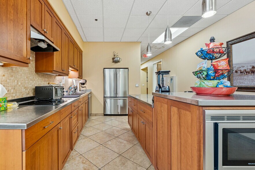 More Photos Of 1910 Main Ave, Durango Office For Sale