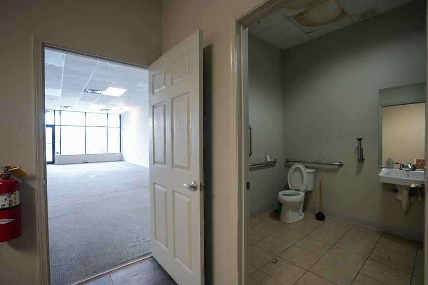More Photos Of 3094 Richmond Rd, Lexington Unknown For Lease