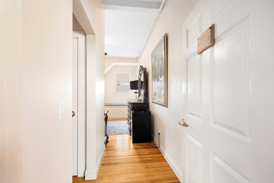 More Photos Of 130 Chapel St, New Shoreham Storefront Retail Residential For Sale