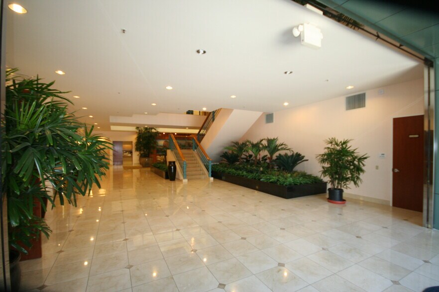 More Photos Of 5924 Stoneridge Dr, Pleasanton Medical For Lease