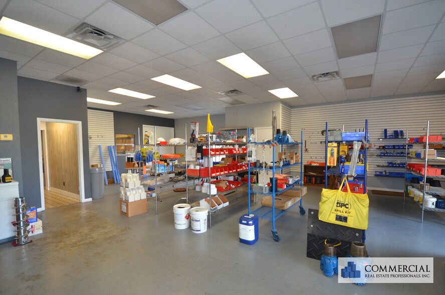 More Photos Of 3852 L B Mcleod Rd, Orlando Warehouse For Lease