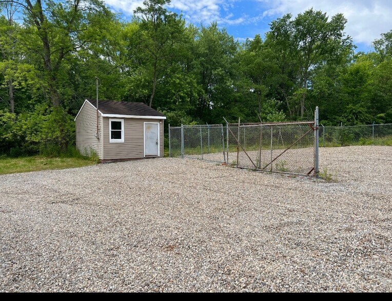 More Photos Of 9540 Tallmadge Rd., Diamond Land For Lease