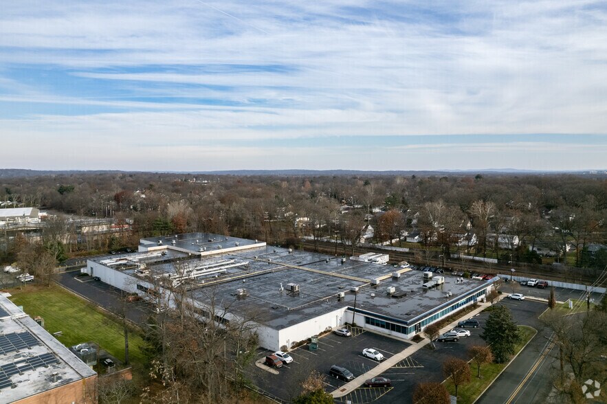 More Photos Of 15-01 Pollitt Dr, Fair Lawn Light Distribution For Lease