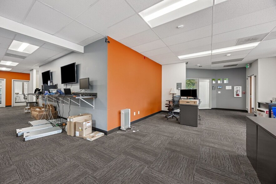 More Photos Of 903 5th Ave, Kirkland Office For Sale