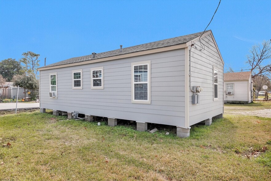 More Photos Of 5817 Downing St, Houston Apartments For Sale
