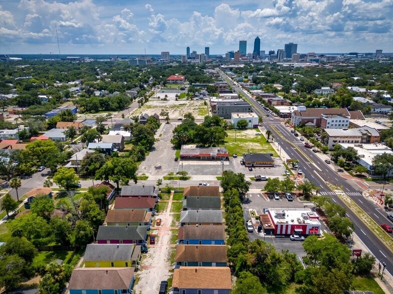 More Photos Of 20 E 9th St, Jacksonville Freestanding For Lease