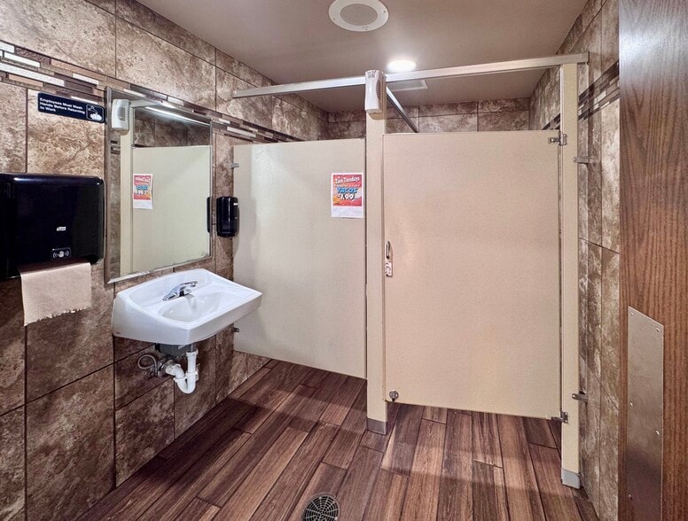 More Photos Of 3201 W Stan Schlueter Loop, Killeen General Retail For Sale